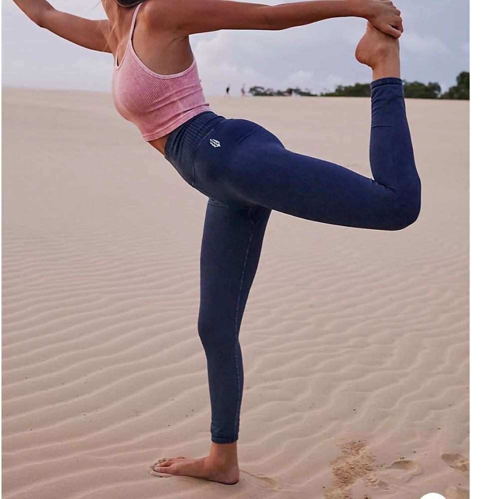 Free People Good Karma High-Rise 7/8 Length Leggings in Deepest Navy BNWOT - Picture 3 of 5